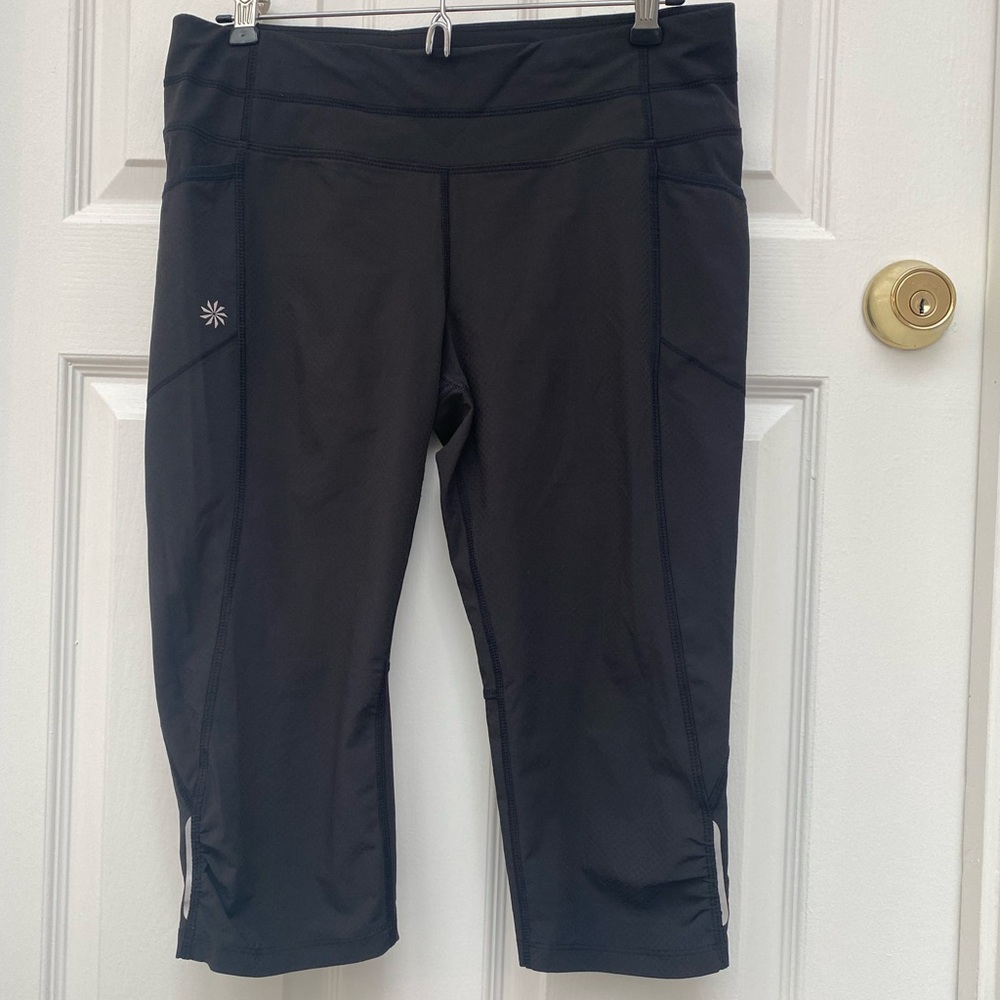 Athleta Black Capri Leggings w Side and Back Pockets - M